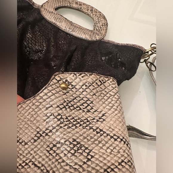 NY Artificial Vegan Leather Bag - Picture 5 of 10